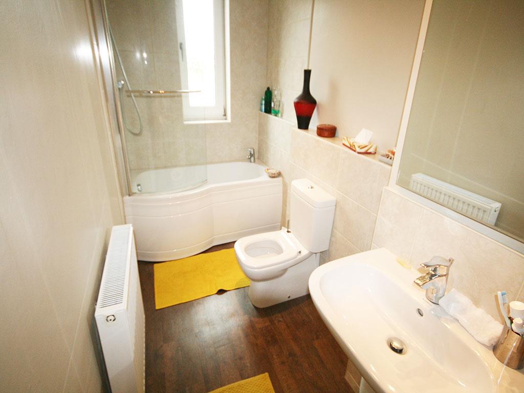 4 bedroom end terrace house Let Agreed in Barnoldswick - 020.JPG